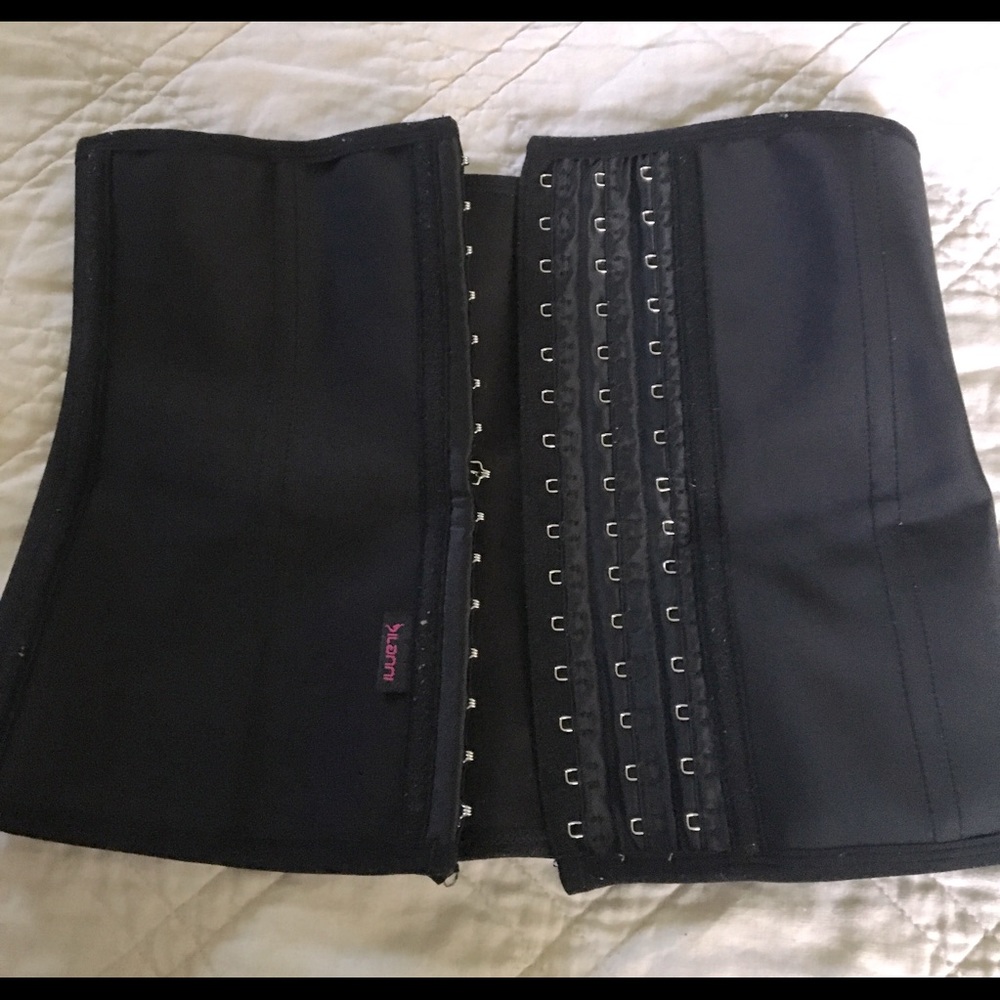 Dilanni Waist Trainer